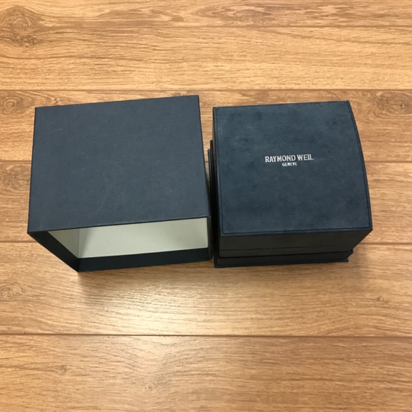 Raymond Weil Tradition Men's Watch Item No. 4476-STC-00300 - Picture 6 of 7